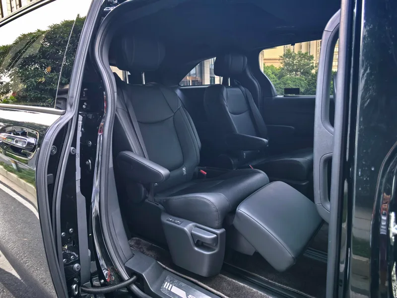 Toyota Sienna 2024 Dual Power 2.5L Four-wheel drive Premium Edition interior photo 15 Toyota Sienna 2024 Dual Power 2.5L Four-wheel drive Premium Edition interior photo 15