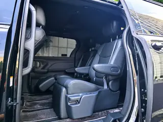 Toyota Sienna 2024 Dual Power 2.5L Four-wheel drive Premium Edition interior photo 16 Toyota Sienna 2024 Dual Power 2.5L Four-wheel drive Premium Edition interior photo 16