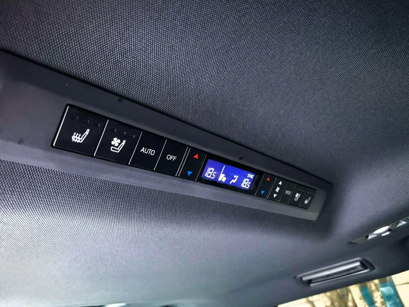 Toyota Sienna 2024 Dual Power 2.5L Four-wheel drive Premium Edition interior photo 18 Toyota Sienna 2024 Dual Power 2.5L Four-wheel drive Premium Edition interior photo 18