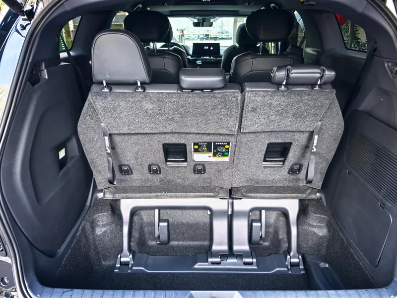 Toyota Sienna 2024 Dual Power 2.5L Four-wheel drive Premium Edition interior photo 19 Toyota Sienna 2024 Dual Power 2.5L Four-wheel drive Premium Edition interior photo 19