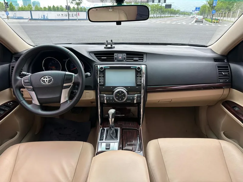 Toyota Reiz 2012 2.5V Version éblouissante de style élite extérieur photo 6 Toyota Reiz 2012 2.5V Version éblouissante de style élite extérieur photo 6