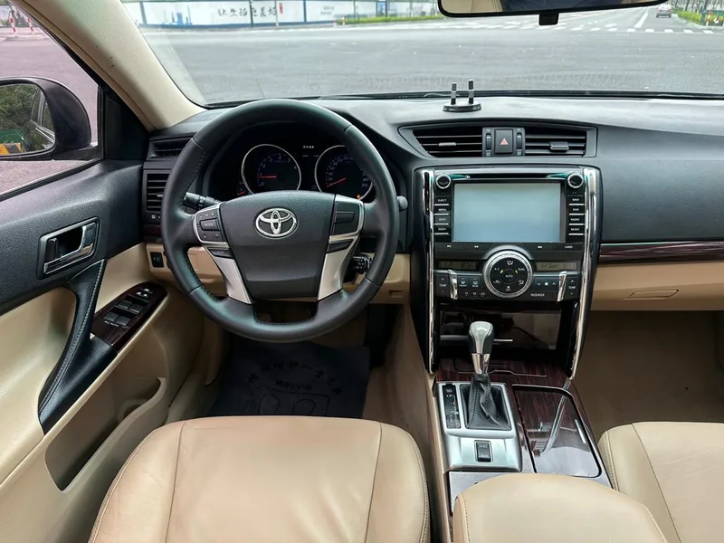 Toyota Reiz 2012 2.5V Version éblouissante de style élite extérieur photo 8 Toyota Reiz 2012 2.5V Version éblouissante de style élite extérieur photo 8