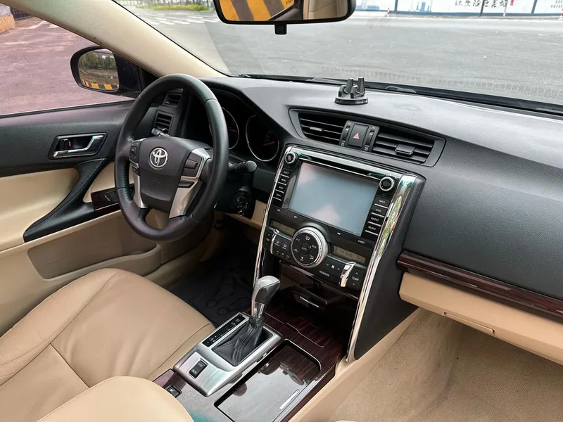 Toyota Reiz 2012 2.5V Version éblouissante de style élite intérieur photo 16 Toyota Reiz 2012 2.5V Version éblouissante de style élite intérieur photo 16