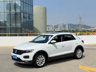 Volkswagen T-Cross 2019 230TSI DSG Tracción a dos ruedas emprendía País VI