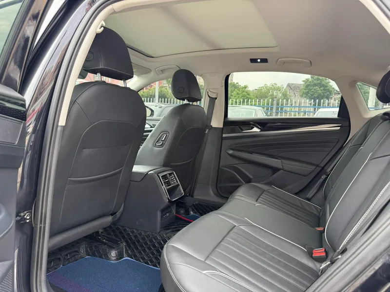 Volkswagen Passat 2022 330TSI Elite Edition interior photo 10 Volkswagen Passat 2022 330TSI Elite Edition interior photo 10