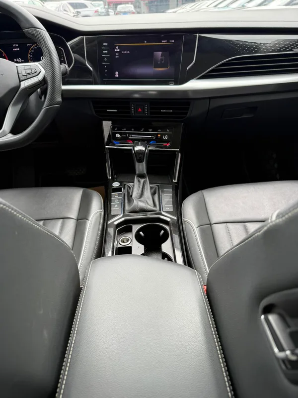 Volkswagen Passat 2022 330TSI Elite Edition interior photo 12 Volkswagen Passat 2022 330TSI Elite Edition interior photo 12