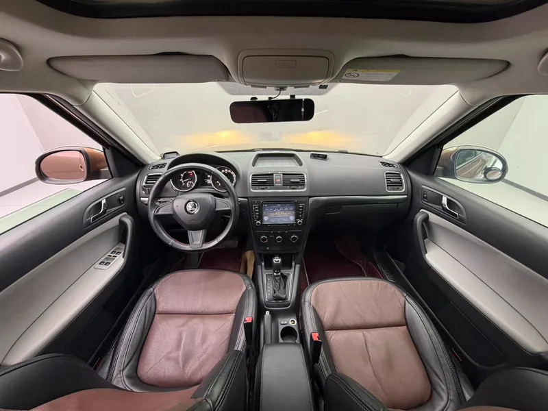Skoda Yeti 2016 1.4TSI DSG Line Creation Edition interior photo 8 Skoda Yeti 2016 1.4TSI DSG Line Creation Edition interior photo 8