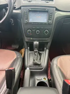 Skoda Yeti 2016 1.4TSI DSG Line Creation Edition interior photo 11 Skoda Yeti 2016 1.4TSI DSG Line Creation Edition interior photo 11