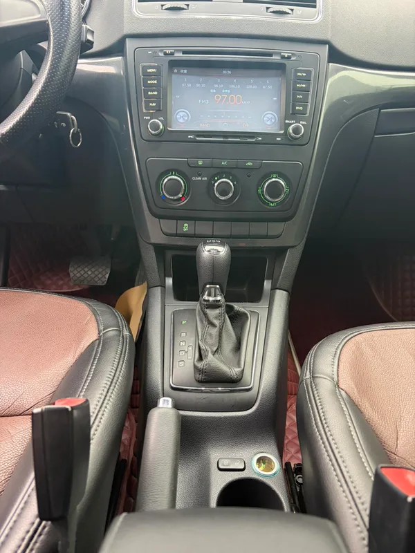 Skoda Yeti 2016 1.4TSI DSG Line Creation Edition interior photo 11 Skoda Yeti 2016 1.4TSI DSG Line Creation Edition interior photo 11