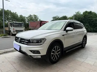 Volkswagen Tiguan L 2017 330TSI Edición de lujo automática con tracción en dos ruedas