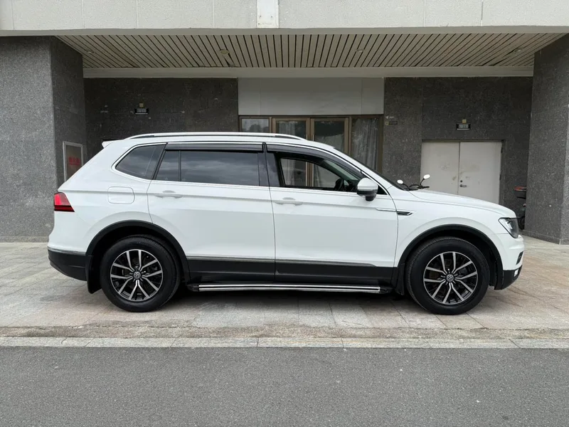 Volkswagen Tiguan L 2017 330TSI Automatic Two-Drive Deluxe Edition exterior photo 5 Volkswagen Tiguan L 2017 330TSI Automatic Two-Drive Deluxe Edition exterior photo 5