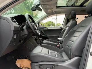 Volkswagen Tiguan L 2017 330TSI Automatic Two-Drive Deluxe Edition interior photo 8 Volkswagen Tiguan L 2017 330TSI Automatic Two-Drive Deluxe Edition interior photo 8