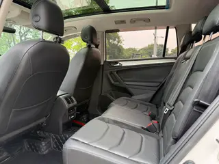 Volkswagen Tiguan L 2017 330TSI Automatic Two-Drive Deluxe Edition interior photo 9 Volkswagen Tiguan L 2017 330TSI Automatic Two-Drive Deluxe Edition interior photo 9