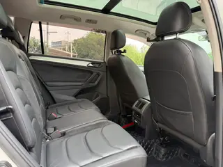 Volkswagen Tiguan L 2017 330TSI Automatic Two-Drive Deluxe Edition interior photo 10 Volkswagen Tiguan L 2017 330TSI Automatic Two-Drive Deluxe Edition interior photo 10