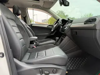 Volkswagen Tiguan L 2017 330TSI Automatic Two-Drive Deluxe Edition interior photo 11 Volkswagen Tiguan L 2017 330TSI Automatic Two-Drive Deluxe Edition interior photo 11