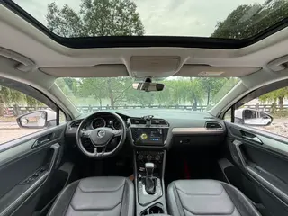 Volkswagen Tiguan L 2017 330TSI Automatic Two-Drive Deluxe Edition interior photo 12 Volkswagen Tiguan L 2017 330TSI Automatic Two-Drive Deluxe Edition interior photo 12