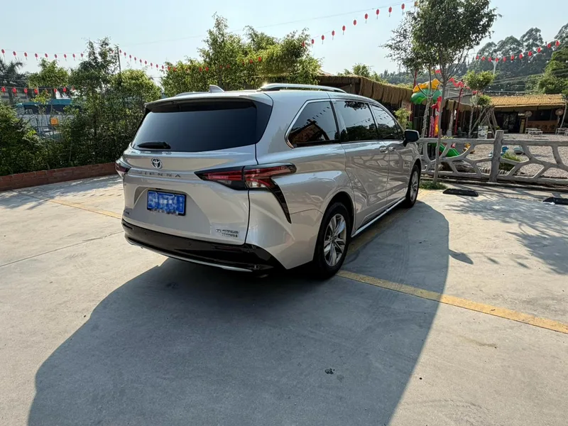 Toyota Sienna 2021 2.5L Hybrid Platinum Edition exterior photo 4 Toyota Sienna 2021 2.5L Hybrid Platinum Edition exterior photo 4