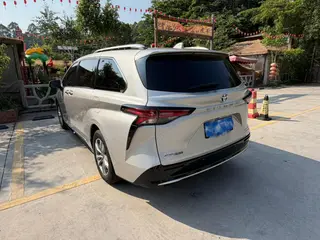 Toyota Sienna 2021 2.5L Hybrid Platinum Edition exterior photo 5 Toyota Sienna 2021 2.5L Hybrid Platinum Edition exterior photo 5