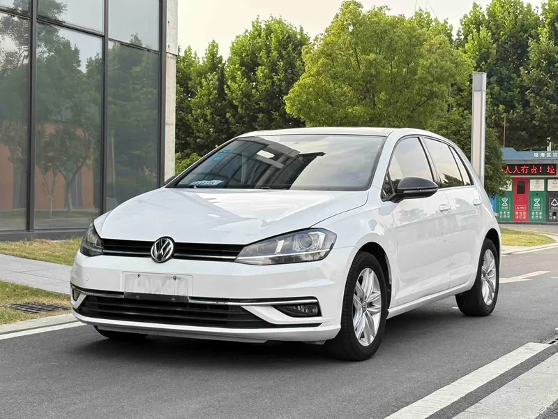Volkswagen Golf 2018 1.6L Automatic Comfort Type exterior photo 1 Volkswagen Golf 2018 1.6L Automatic Comfort Type exterior photo 1