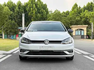 Volkswagen Golf 2018 1.6L Automatic Comfort Type exterior photo 2 Volkswagen Golf 2018 1.6L Automatic Comfort Type exterior photo 2