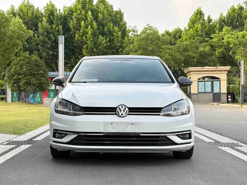 Volkswagen Golf 2018 1.6L Automatic Comfort Type exterior photo 2 Volkswagen Golf 2018 1.6L Automatic Comfort Type exterior photo 2