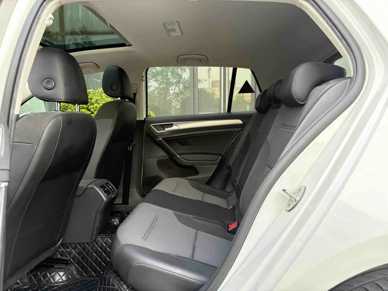 Volkswagen Golf 2018 1.6L Automatic Comfort Type exterior photo 5 Volkswagen Golf 2018 1.6L Automatic Comfort Type exterior photo 5