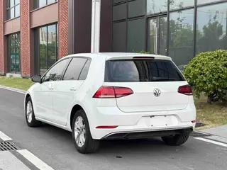 Volkswagen Golf 2018 1.6L Automatic Comfort Type interior photo 7 Volkswagen Golf 2018 1.6L Automatic Comfort Type interior photo 7