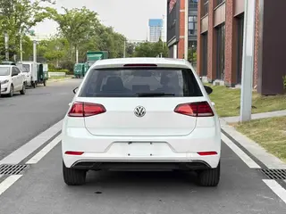 Volkswagen Golf 2018 1.6L Automatic Comfort Type interior photo 8 Volkswagen Golf 2018 1.6L Automatic Comfort Type interior photo 8