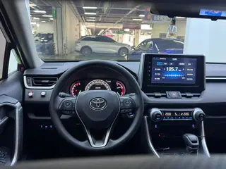 Toyota RAV4 2020 2.0L CVT Versión de moda con tracción en dos ruedas interior foto 13 Toyota RAV4 2020 2.0L CVT Versión de moda con tracción en dos ruedas interior foto 13