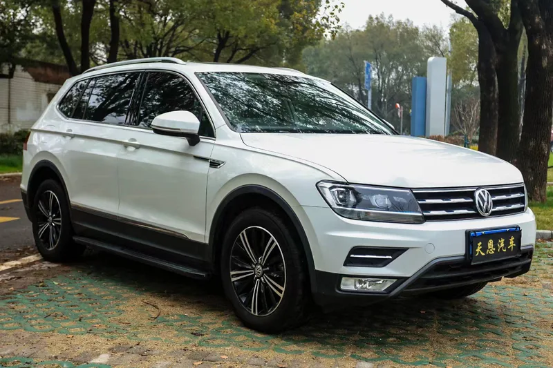 Volkswagen Tiguan L 2019 330TSI Automatic two-wheel drive panoramic comfort version Country VI exterior photo 3 Volkswagen Tiguan L 2019 330TSI Automatic two-wheel drive panoramic comfort version Country VI exterior photo 3