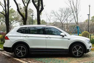 Volkswagen Tiguan L 2019 330TSI Automatic two-wheel drive panoramic comfort version Country VI exterior photo 4 Volkswagen Tiguan L 2019 330TSI Automatic two-wheel drive panoramic comfort version Country VI exterior photo 4
