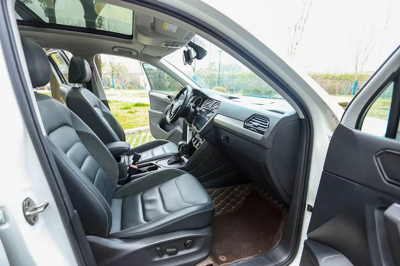 Volkswagen Tiguan L 2019 330TSI Automatic two-wheel drive panoramic comfort version Country VI interior photo 7 Volkswagen Tiguan L 2019 330TSI Automatic two-wheel drive panoramic comfort version Country VI interior photo 7