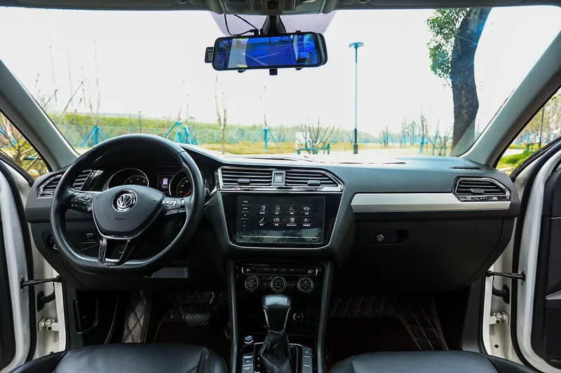 Volkswagen Tiguan L 2019 330TSI Automatic two-wheel drive panoramic comfort version Country VI interior photo 9 Volkswagen Tiguan L 2019 330TSI Automatic two-wheel drive panoramic comfort version Country VI interior photo 9