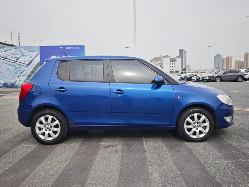 Skoda Fabia 2012 1.4L automatic crystal version exterior photo 4 Skoda Fabia 2012 1.4L automatic crystal version exterior photo 4