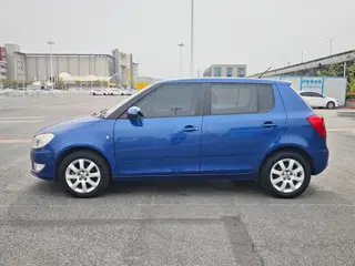 Skoda Fabia 2012 1.4L automatic crystal version exterior photo 5 Skoda Fabia 2012 1.4L automatic crystal version exterior photo 5