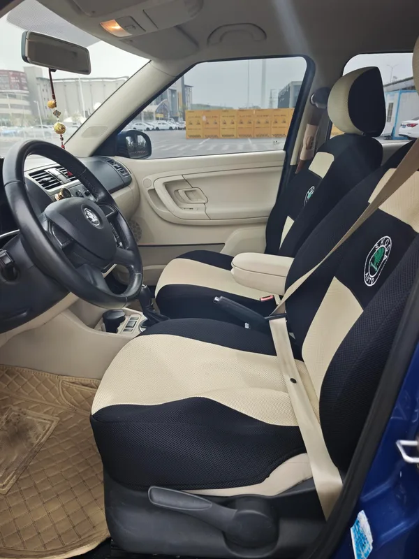 Skoda Fabia 2012 1.4L automatic crystal version interior photo 9 Skoda Fabia 2012 1.4L automatic crystal version interior photo 9