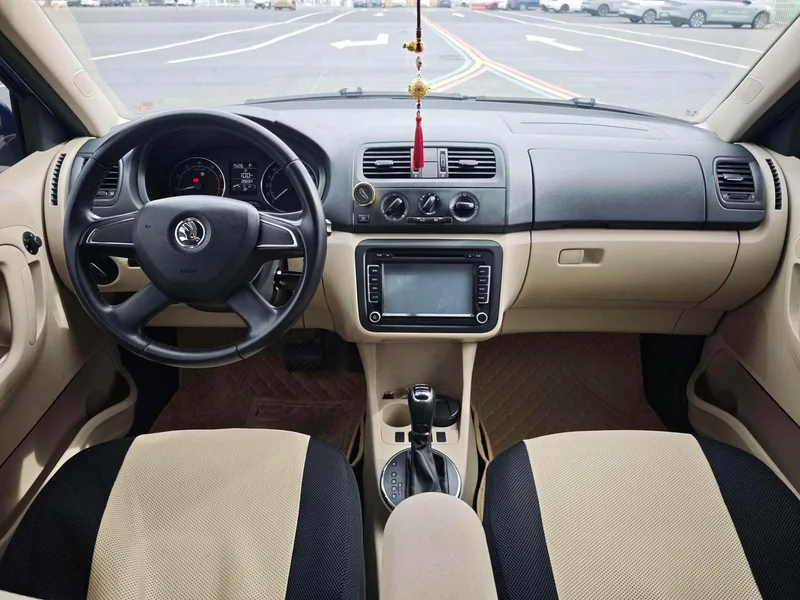 Skoda Fabia 2012 1.4L automatic crystal version interior photo 14 Skoda Fabia 2012 1.4L automatic crystal version interior photo 14