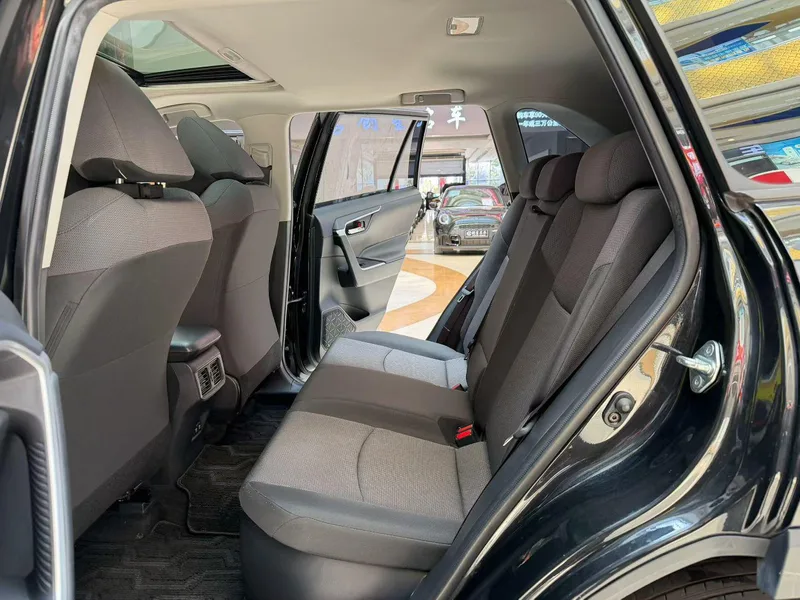 Toyota RAV4 2020 Dual Power 2.5L CVT Two-wheel drive elite version interior photo 9 Toyota RAV4 2020 Dual Power 2.5L CVT Two-wheel drive elite version interior photo 9