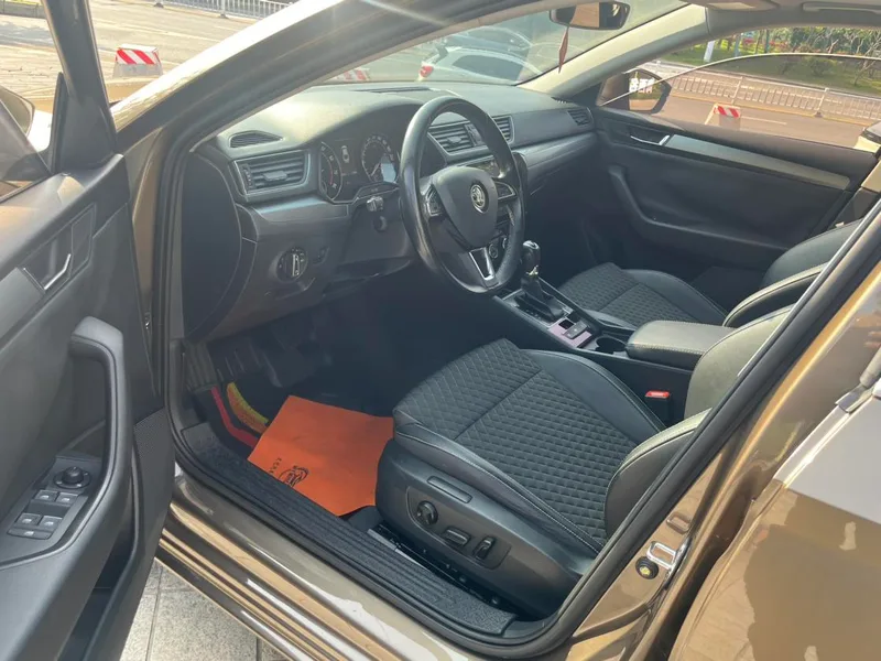 Skoda Superb 2016 TSI280 DSG Line Creation Edition interior photo 6 Skoda Superb 2016 TSI280 DSG Line Creation Edition interior photo 6
