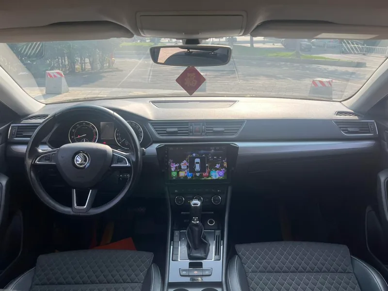 Skoda Superb 2016 TSI280 DSG Line Creation Edition interior photo 8 Skoda Superb 2016 TSI280 DSG Line Creation Edition interior photo 8