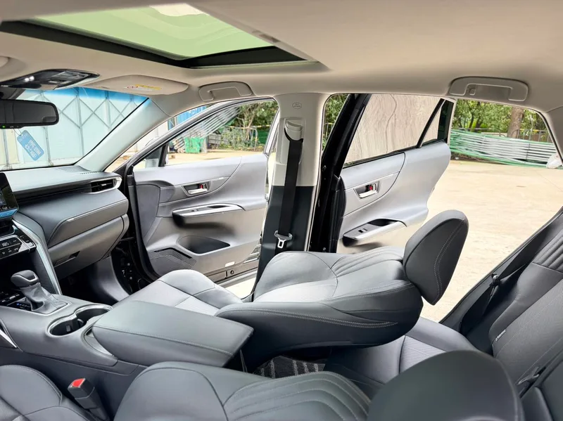 Toyota Harrier 2023 Intelligent electric hybrid double engine 2.5L E-CVT Two-wheel drive luxury edition interior photo 14 Toyota Harrier 2023 Intelligent electric hybrid double engine 2.5L E-CVT Two-wheel drive luxury edition interior photo 14