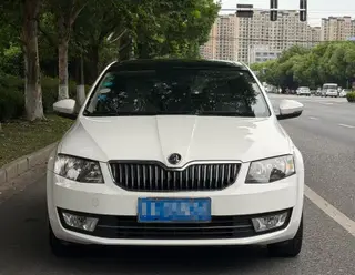 Skoda Octavia 2015 1.6L Automatic Escape Edition exterior photo 2 Skoda Octavia 2015 1.6L Automatic Escape Edition exterior photo 2