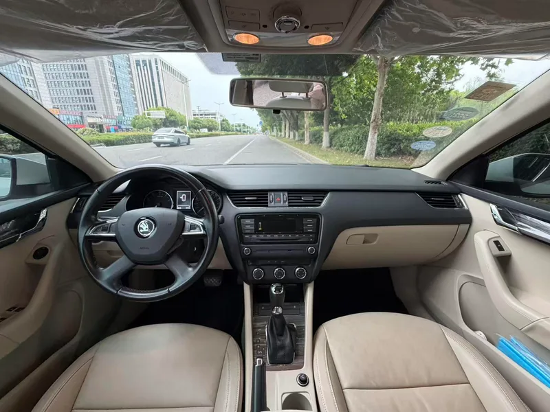 Skoda Octavia 2015 1.6L Automatic Escape Edition exterior photo 5 Skoda Octavia 2015 1.6L Automatic Escape Edition exterior photo 5