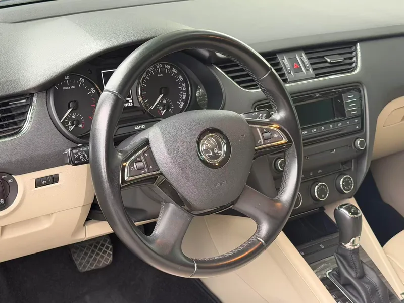 Skoda Octavia 2015 1.6L Automatic Escape Edition interior photo 6 Skoda Octavia 2015 1.6L Automatic Escape Edition interior photo 6