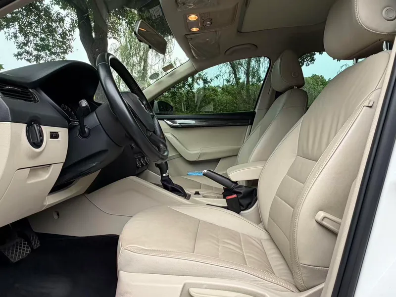 Skoda Octavia 2015 1.6L Automatic Escape Edition interior photo 7 Skoda Octavia 2015 1.6L Automatic Escape Edition interior photo 7