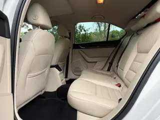 Skoda Octavia 2015 1.6L Automatic Escape Edition interior photo 8 Skoda Octavia 2015 1.6L Automatic Escape Edition interior photo 8
