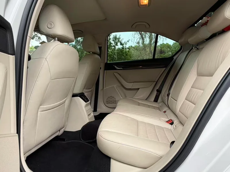 Skoda Octavia 2015 1.6L Automatic Escape Edition interior photo 8 Skoda Octavia 2015 1.6L Automatic Escape Edition interior photo 8