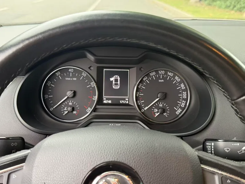 Skoda Octavia 2015 1.6L Automatic Escape Edition interior photo 9 Skoda Octavia 2015 1.6L Automatic Escape Edition interior photo 9