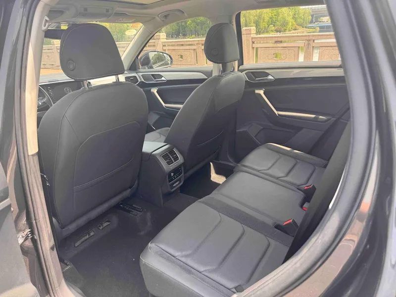 Volkswagen Tayron 2021 330TSI Two-Drive Deluxe Zhilian Edition interior photo 6 Volkswagen Tayron 2021 330TSI Two-Drive Deluxe Zhilian Edition interior photo 6