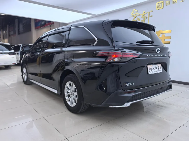 Toyota Granvia 2024 Intelligent electric hybrid double engine 2.5L 2WD Comfort Version interior photo 12 Toyota Granvia 2024 Intelligent electric hybrid double engine 2.5L 2WD Comfort Version interior photo 12